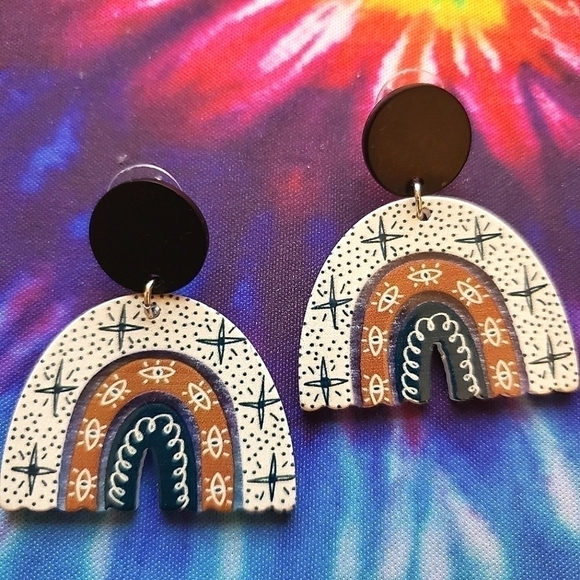 HANDMADE Plastic Acrylic Tan Brown Black Boho Rainbow Earrings - Picture 1 of 7